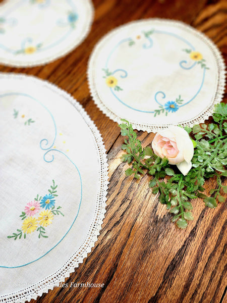 Vintage Embroidered Dresser Scarf Set Vintage Embroidered Dresser Scarf Set